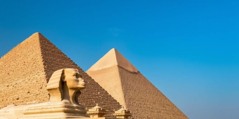 Pyramidene i Giza og en kamel